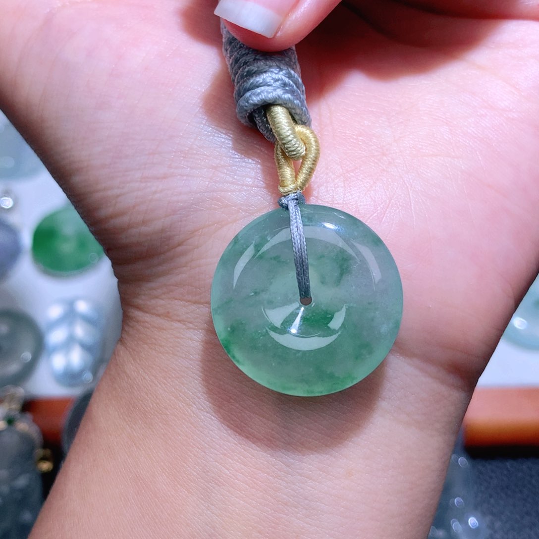 翡翠未镶嵌颈饰扣子