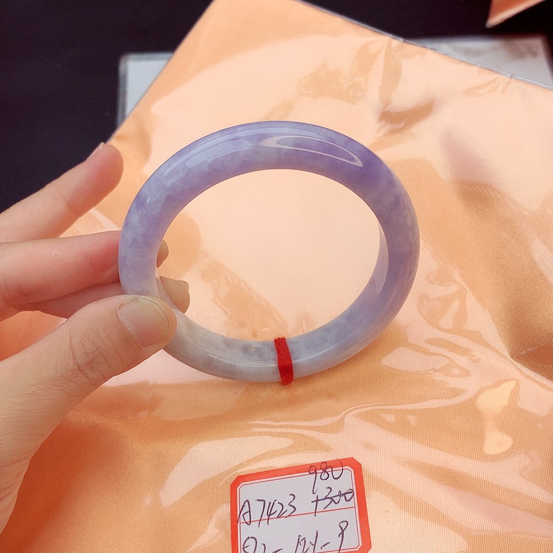 翡翠手镯未镶嵌翡翠