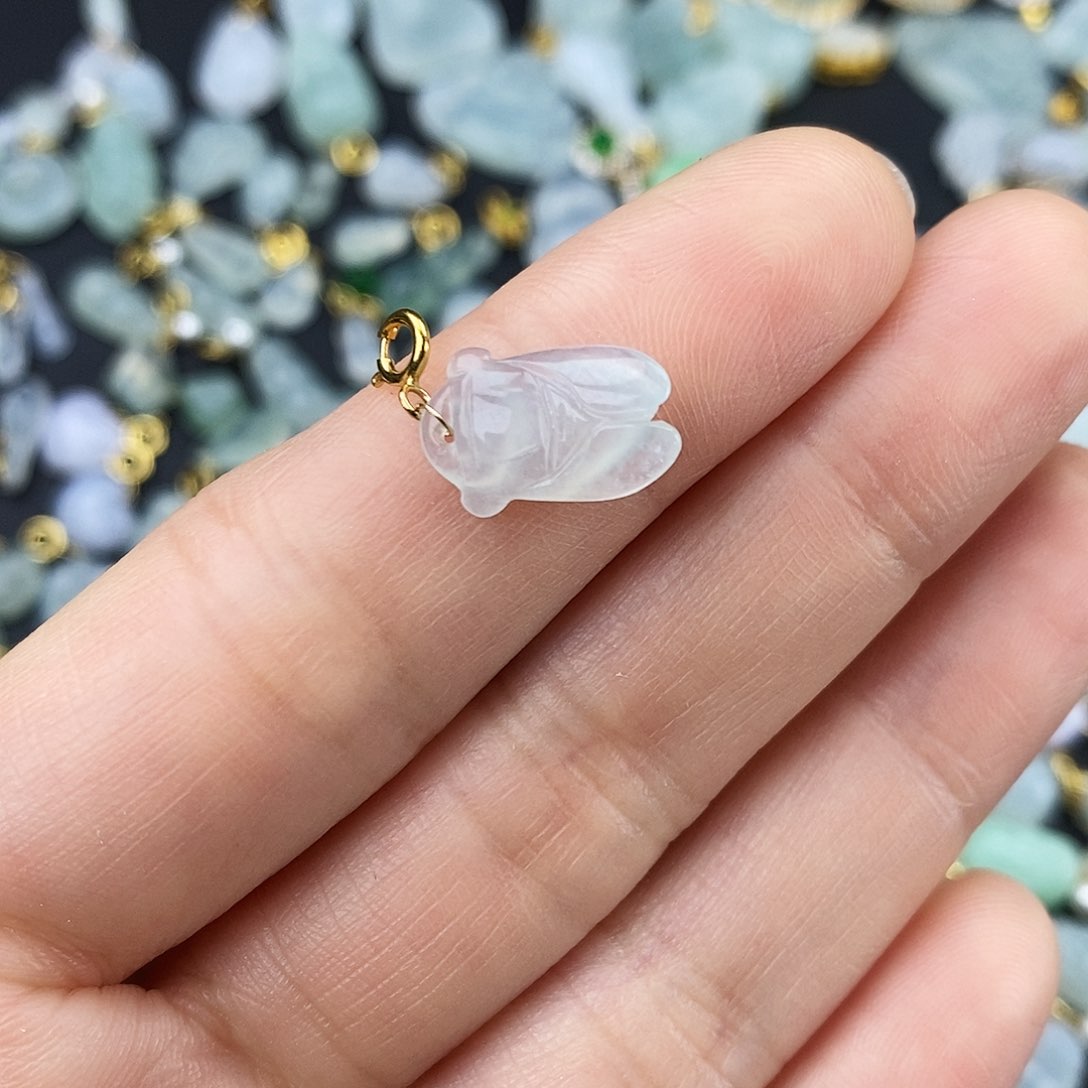 翡翠18K金镶嵌颈饰金蝉