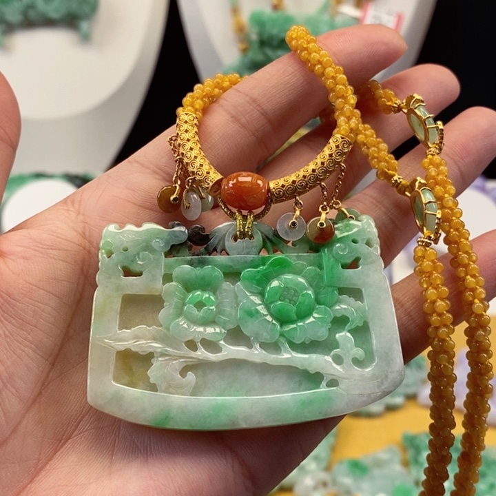 翡翠颈饰未镶嵌翡翠吊坠