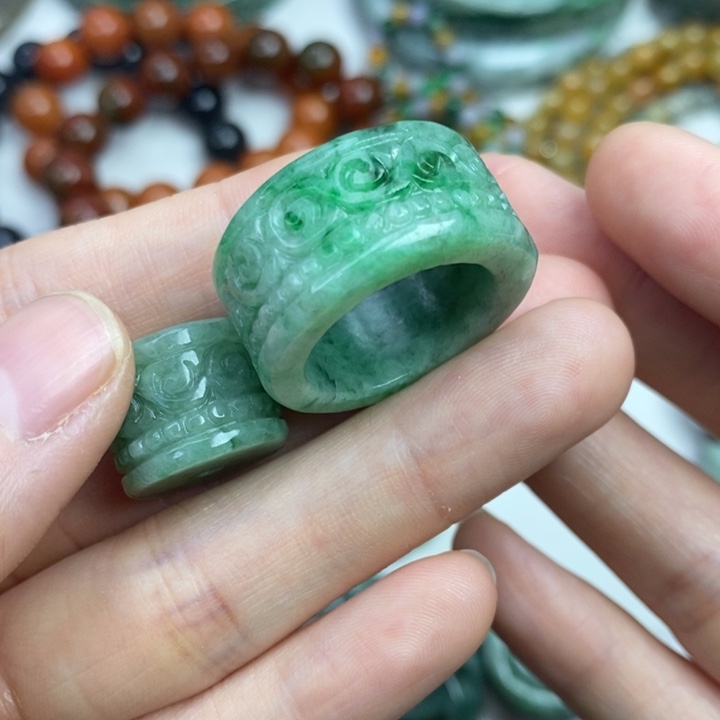 颈饰未镶嵌翡翠辫****）