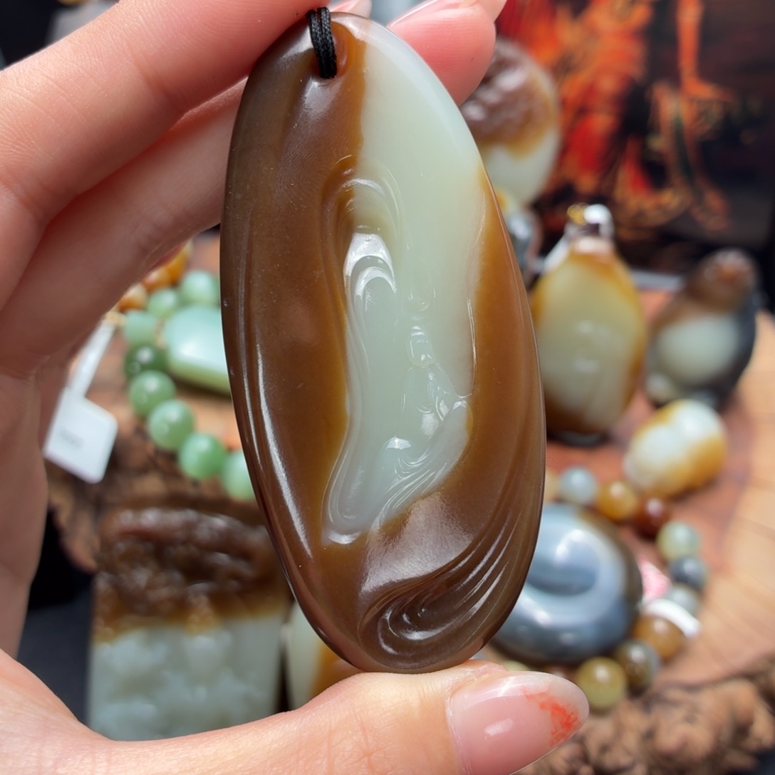 回***前和田玉未镶嵌颈饰