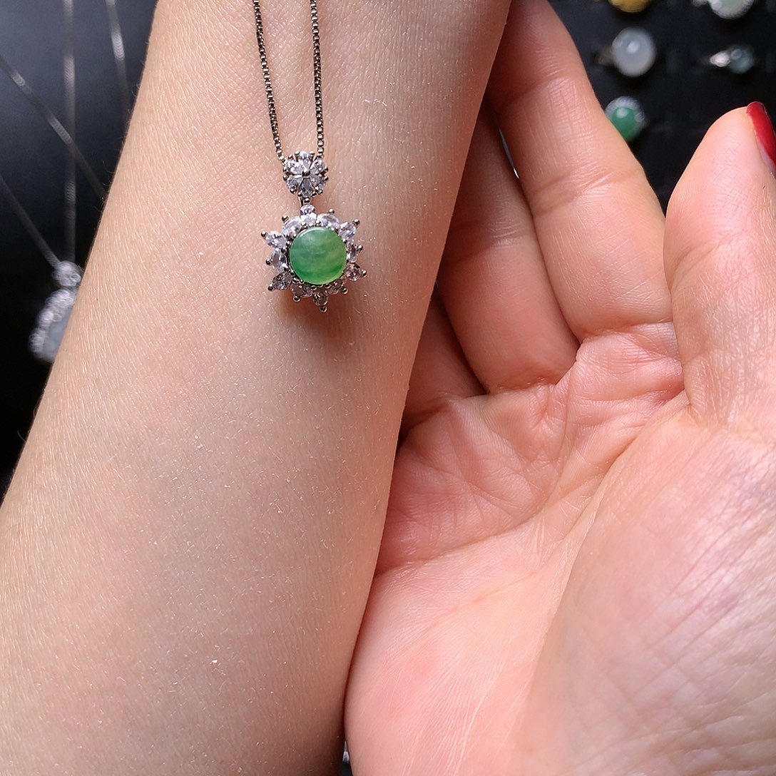 翡翠颈饰银S925镶嵌111111