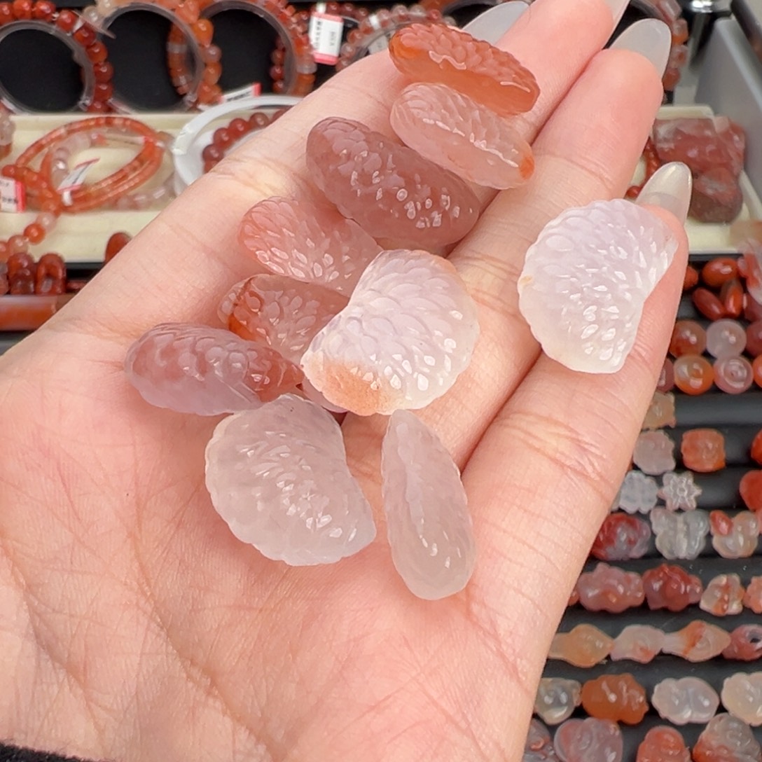 ￴***雾南红玛瑙未镶嵌颈饰橘子瓣10个