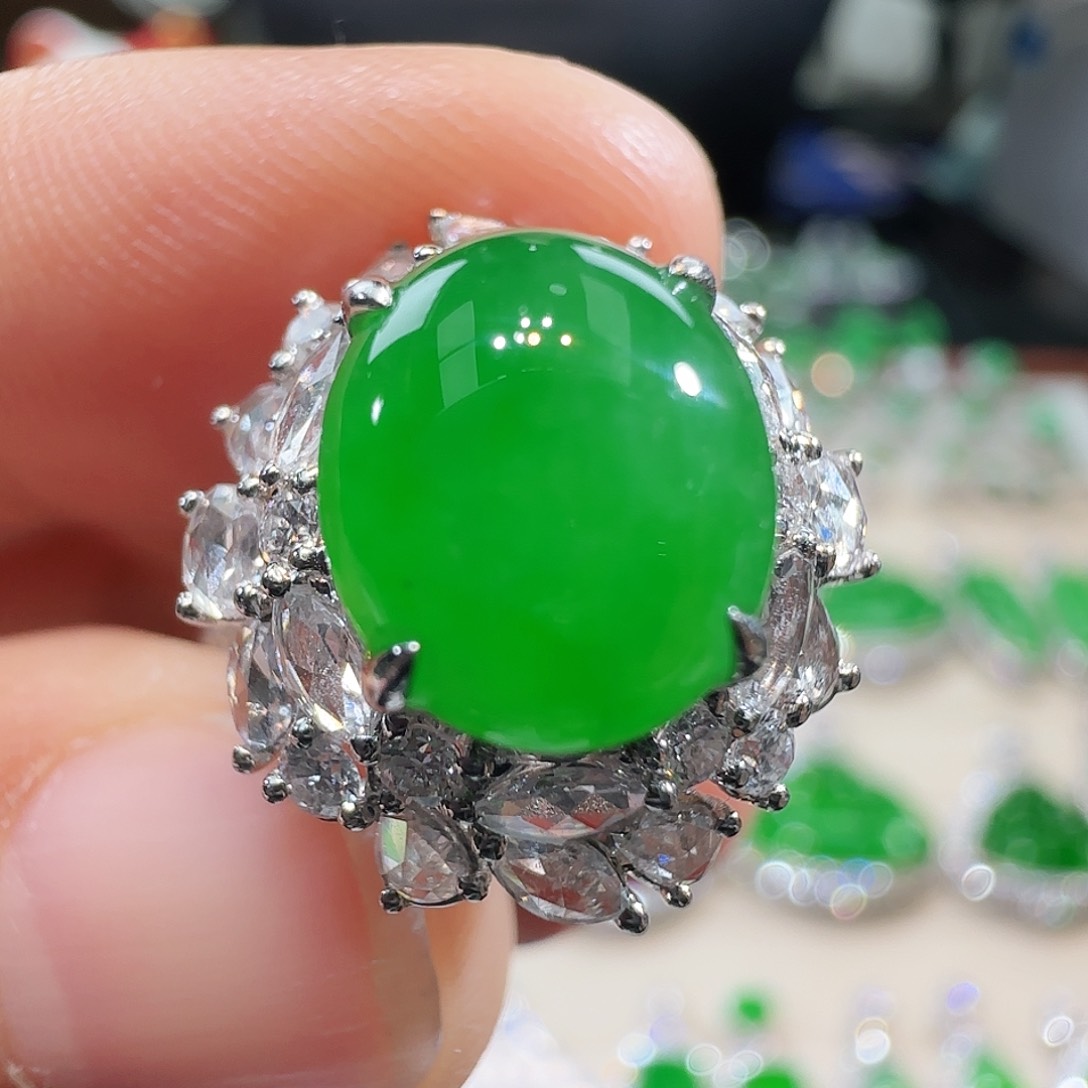 翡翠吊坠(不含链)18K金镶嵌