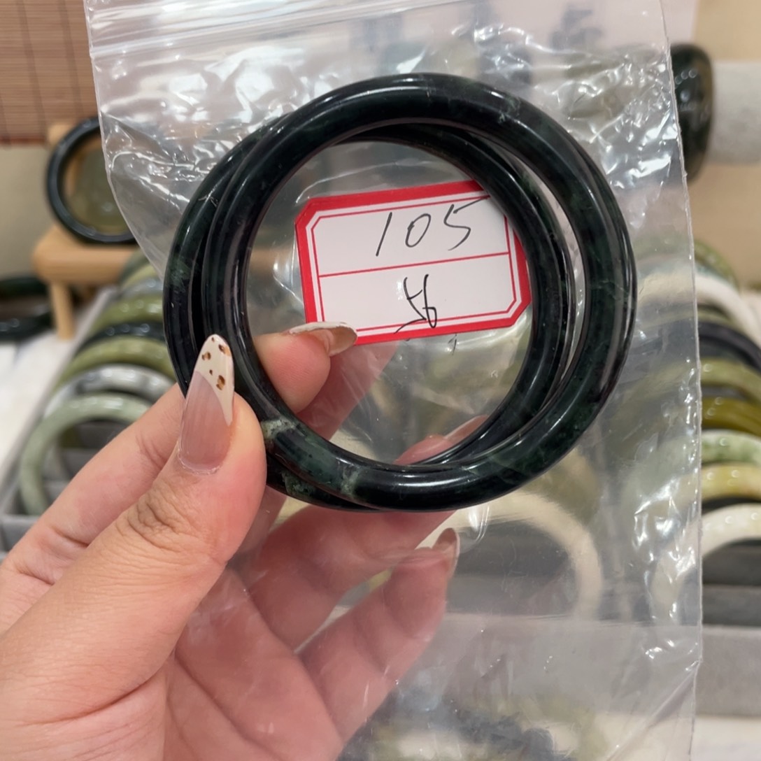 蛇纹石玉手镯未镶嵌