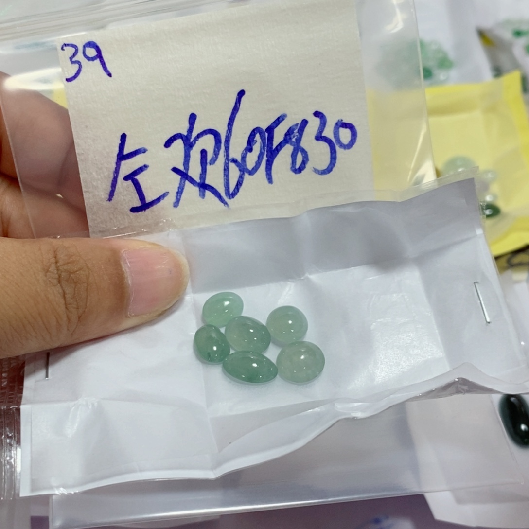 仝***欢未镶嵌定制翡翠不