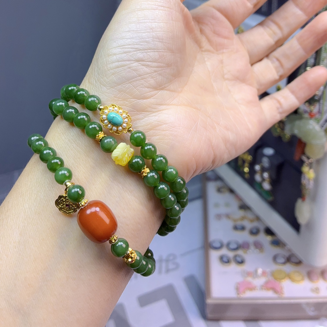 ¥360，通体纯银天然碧玉三圈手串