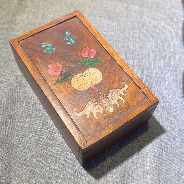 贡木机关盒的的的的