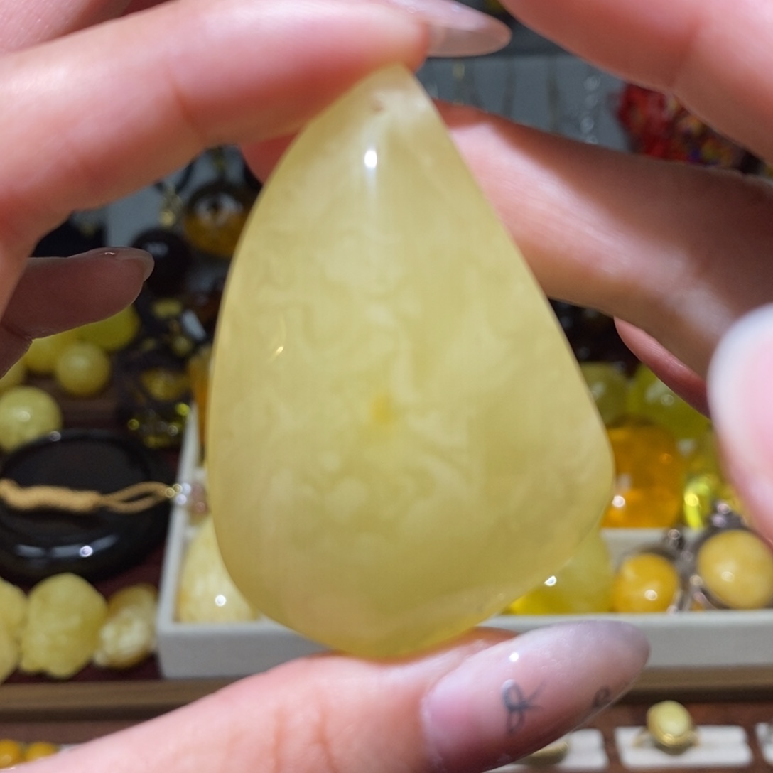 未镶嵌琥珀裸石成品