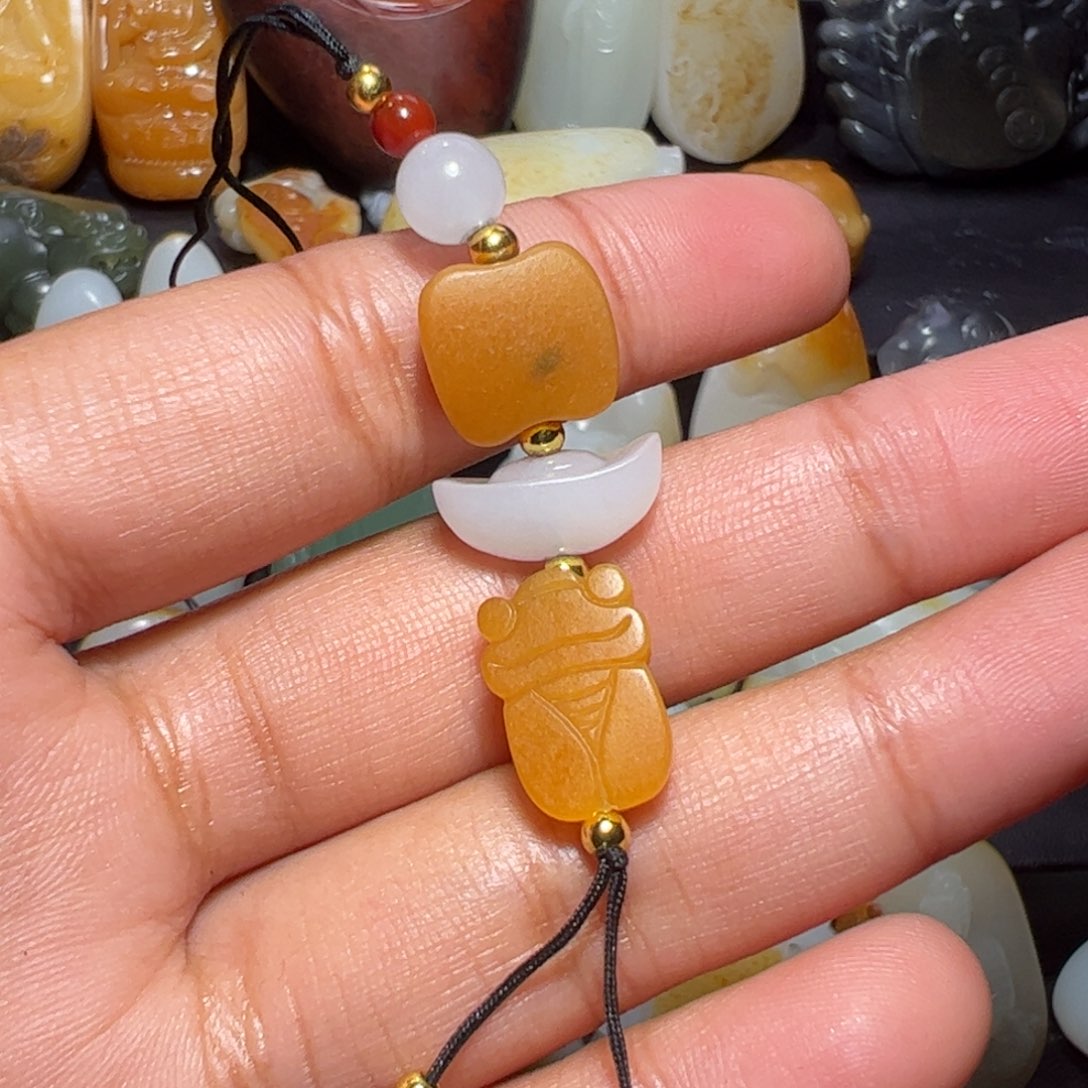 和田玉颈饰未镶嵌无****猫