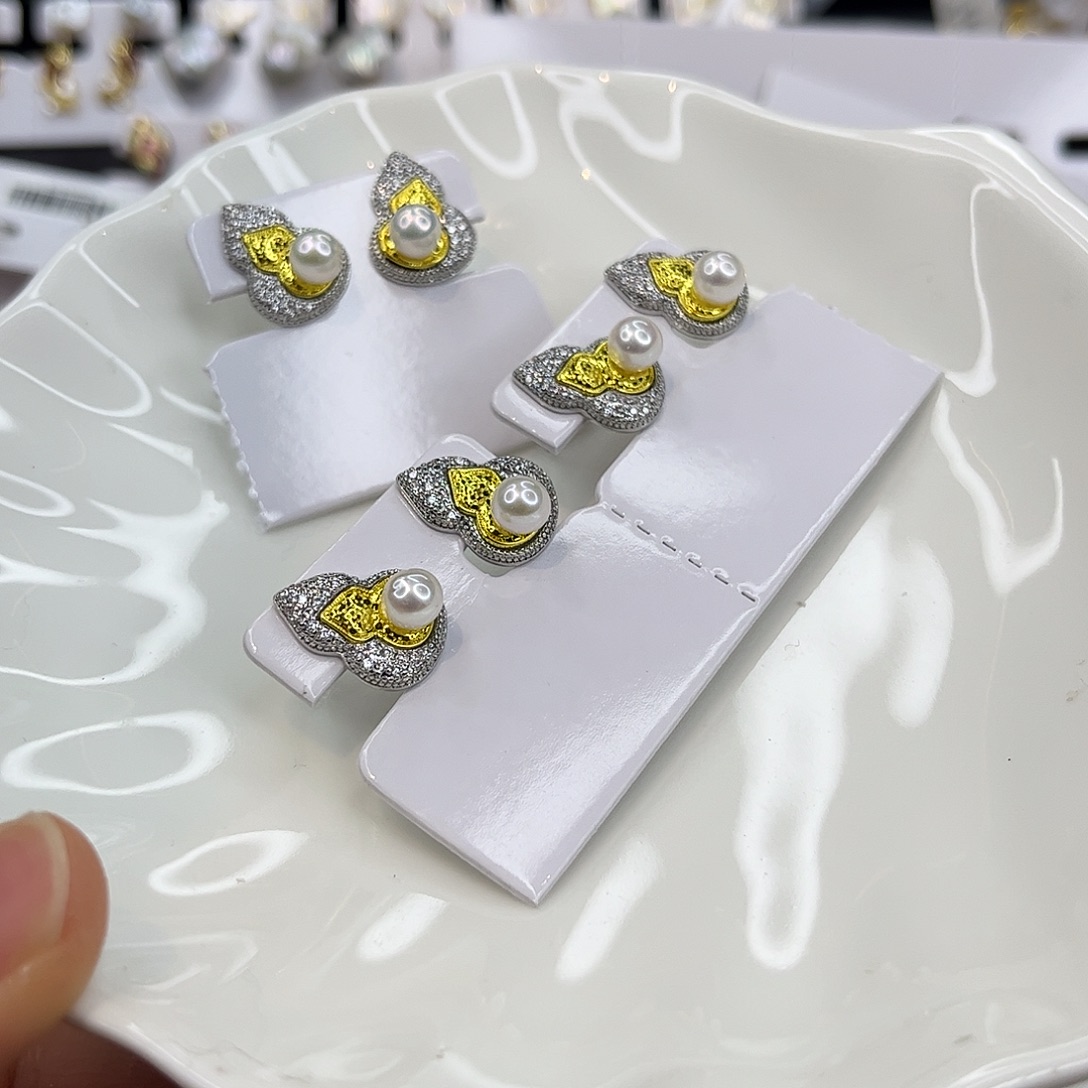 淡水珍珠耳饰合金