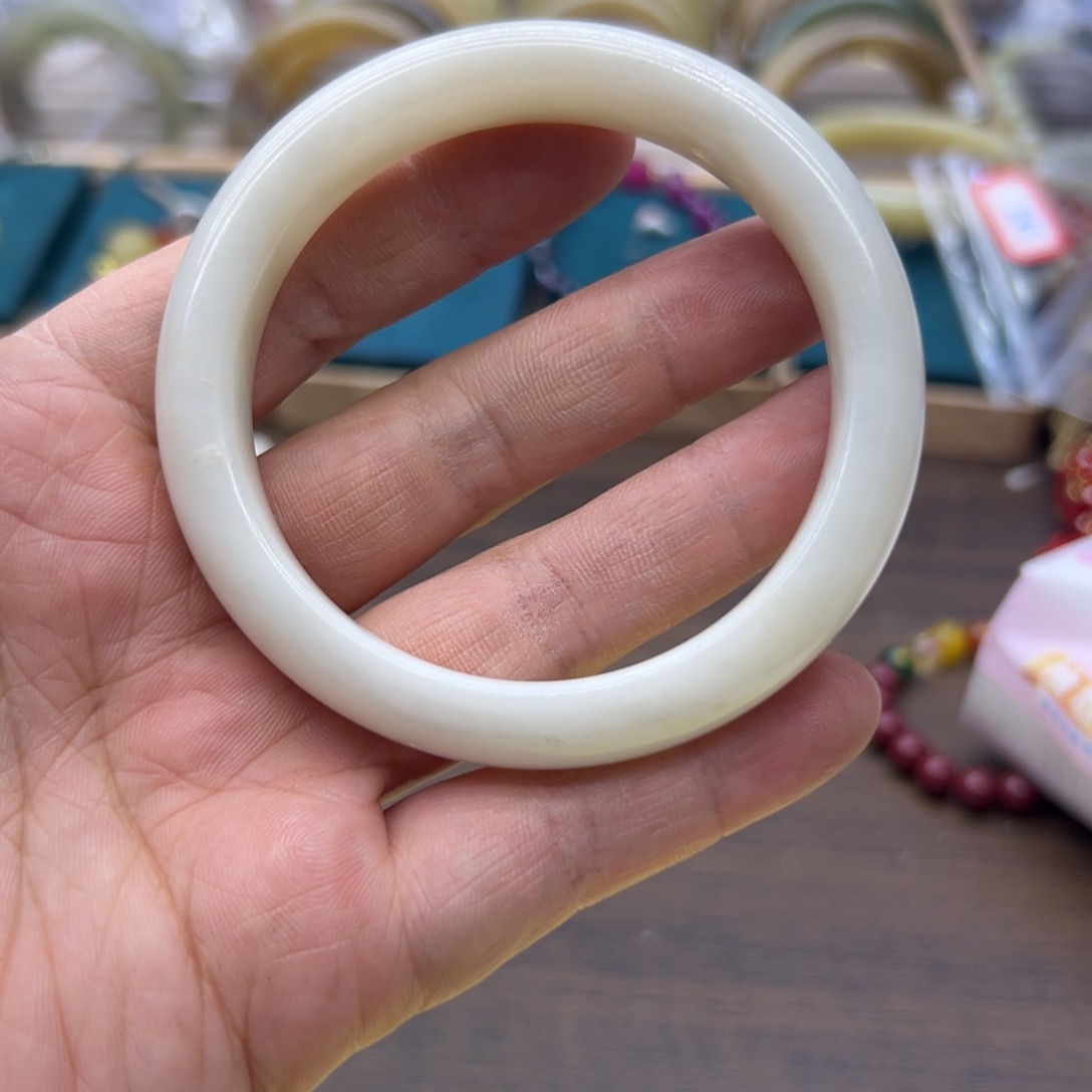 和田玉未镶嵌手镯59圈围161瑕