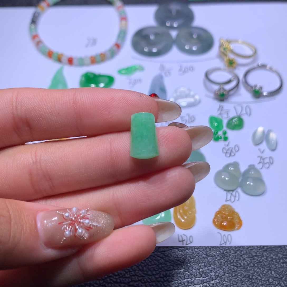 翡翠颈饰未镶嵌柱子