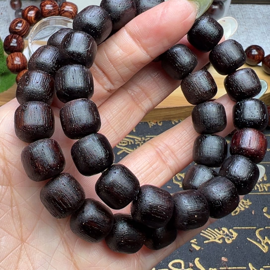 降真香无事牌降真香1.2老型红黑油超一档。  