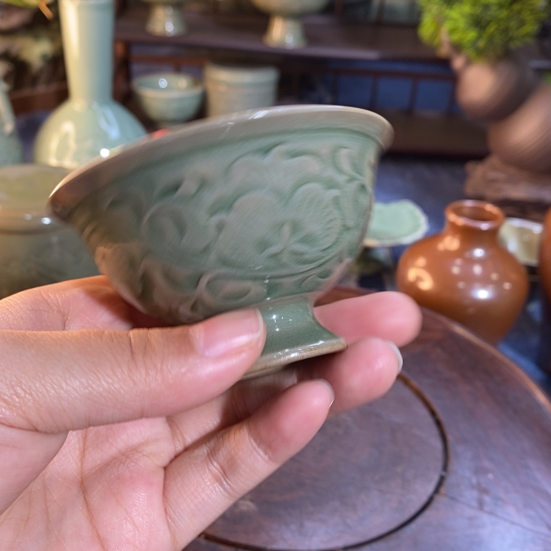 高足压手杯1只。。。。。。。。。。