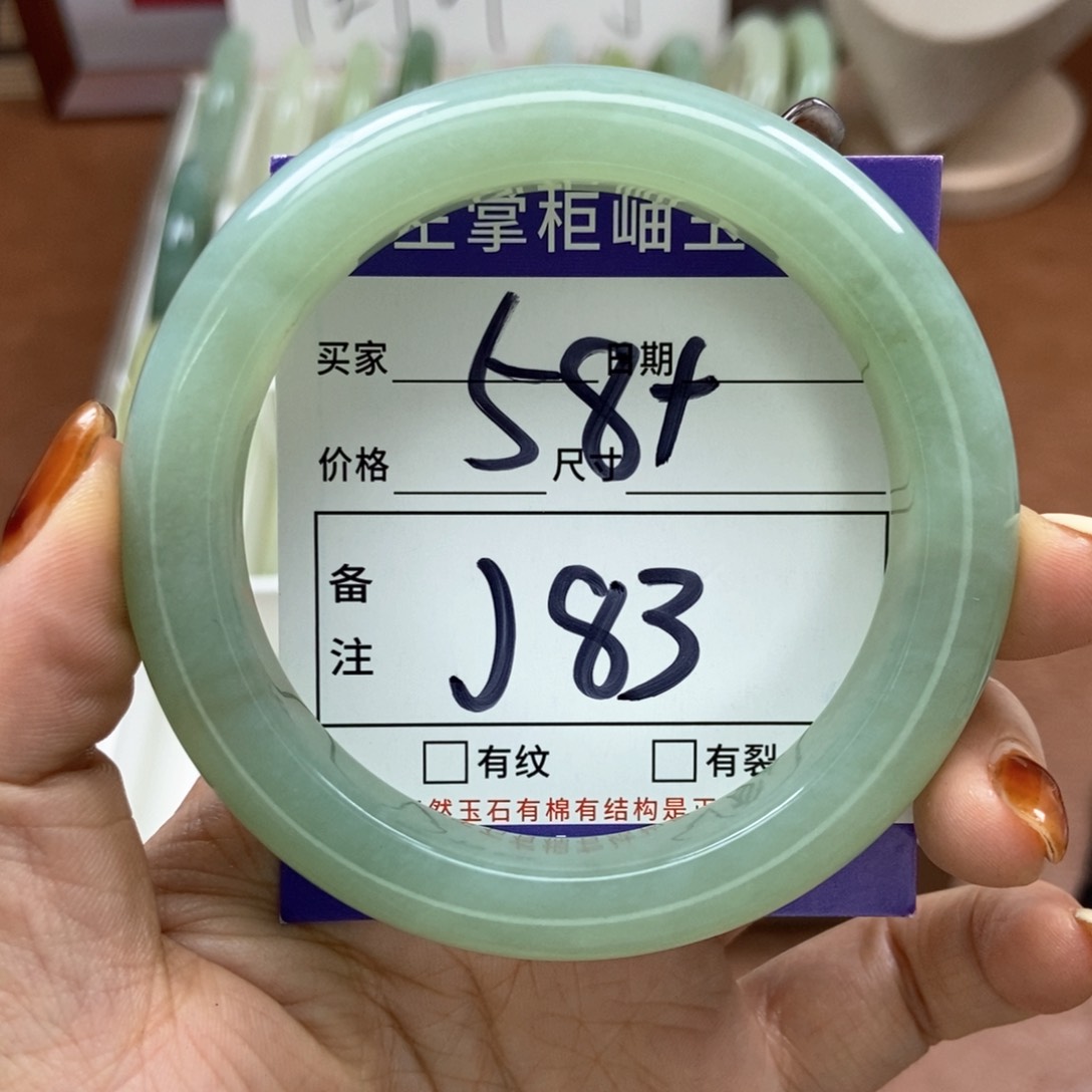 岫玉手镯手镯未镶嵌