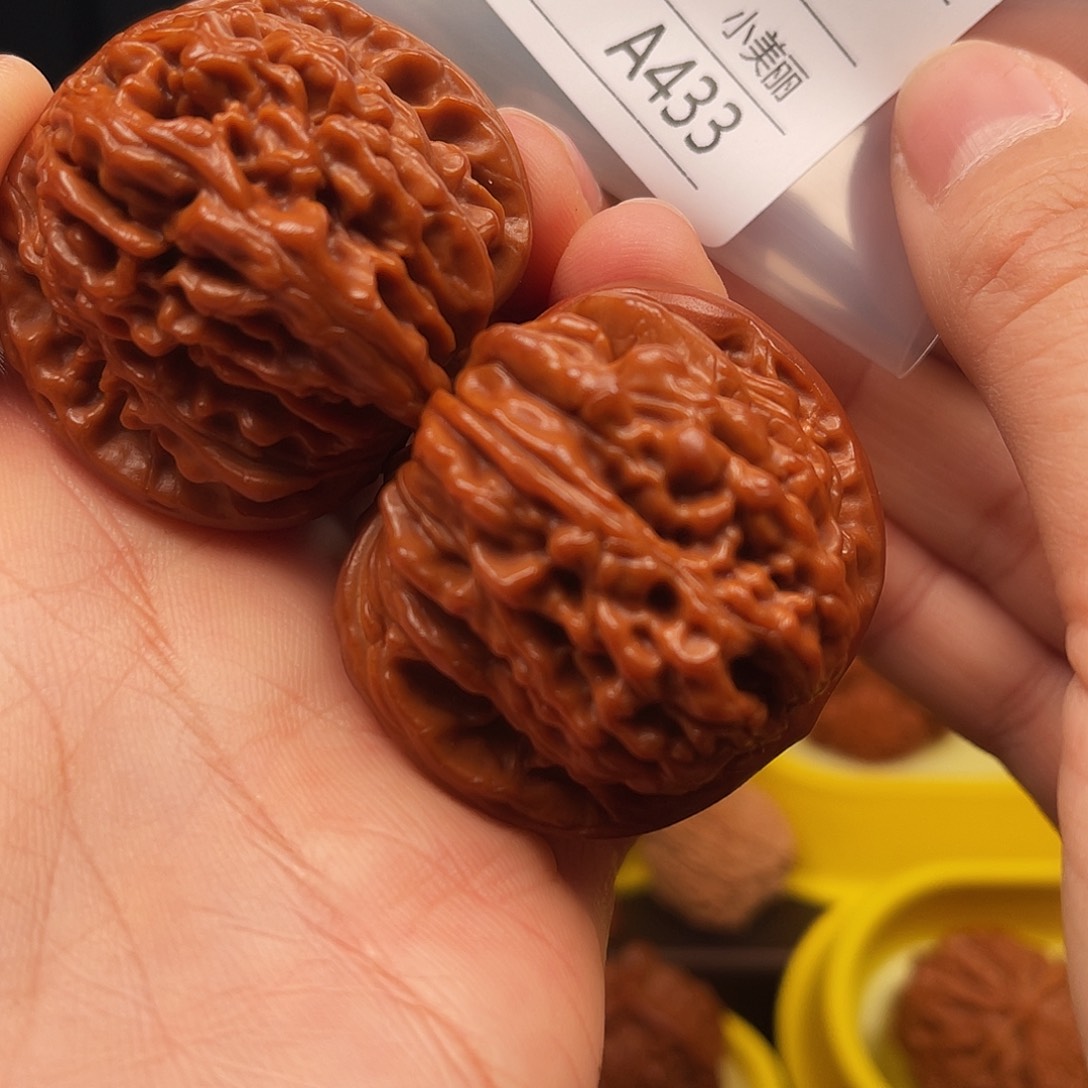 @***伟文玩核桃吊坠楼子