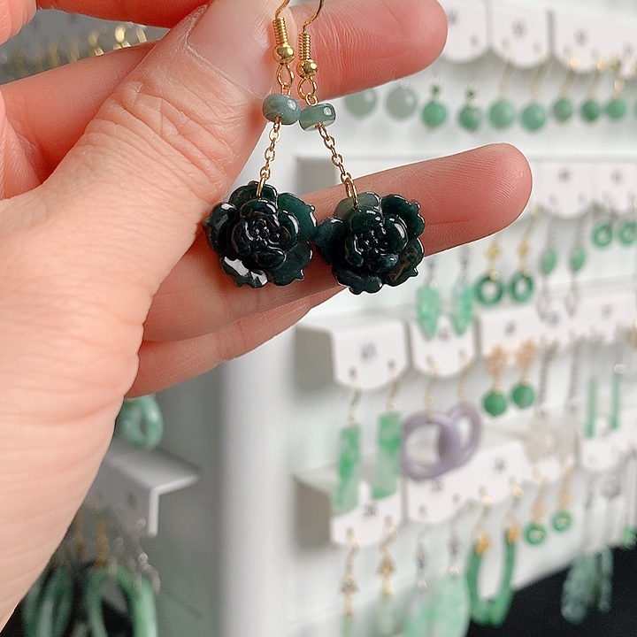 翡翠耳饰未镶嵌翡翠