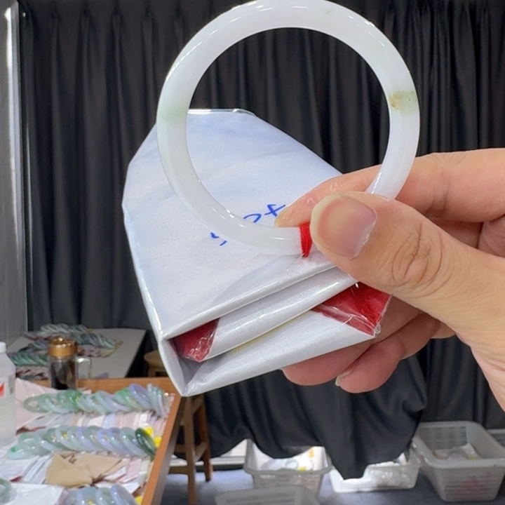 翡翠手镯未镶嵌纯天然缅甸翡翠a货 买断