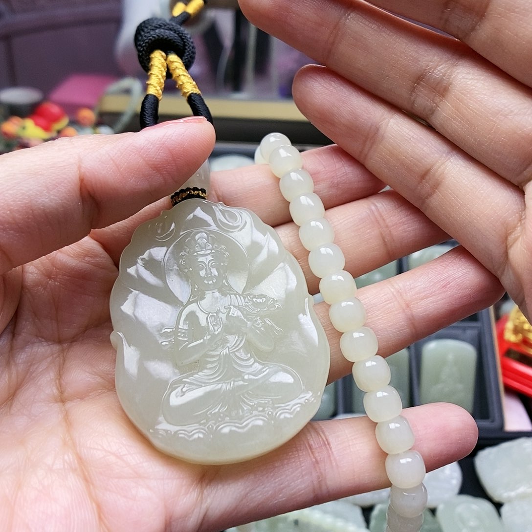 和田玉颈饰未镶嵌彭