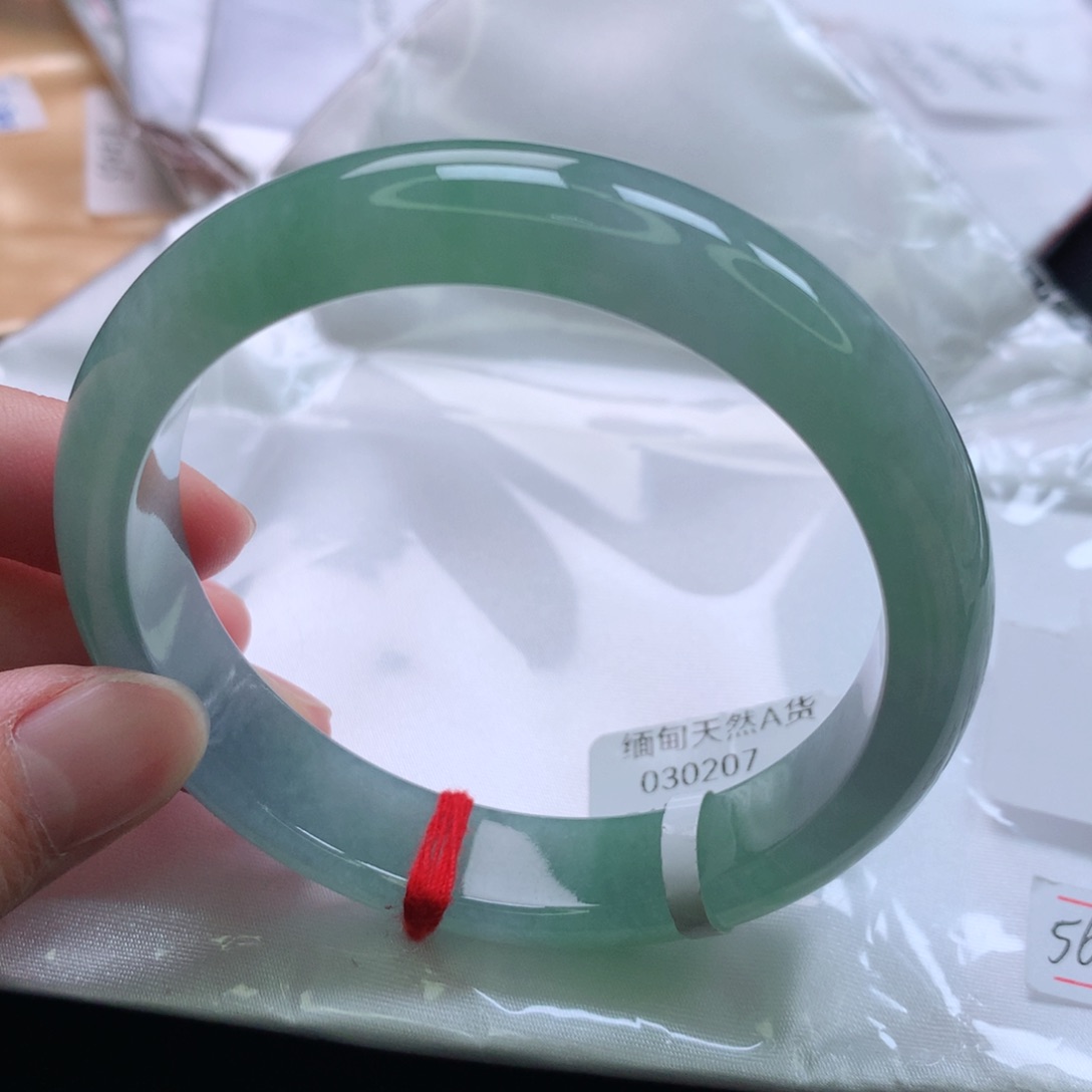 翡翠手镯未镶嵌5657圈