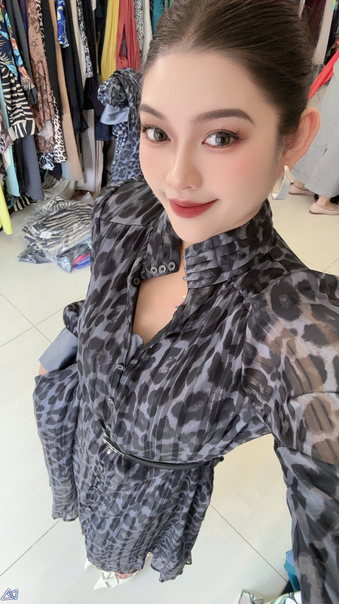 SUSU 蓝色豹纹崁亮丝裙 显瘦 时尚 经典 ！