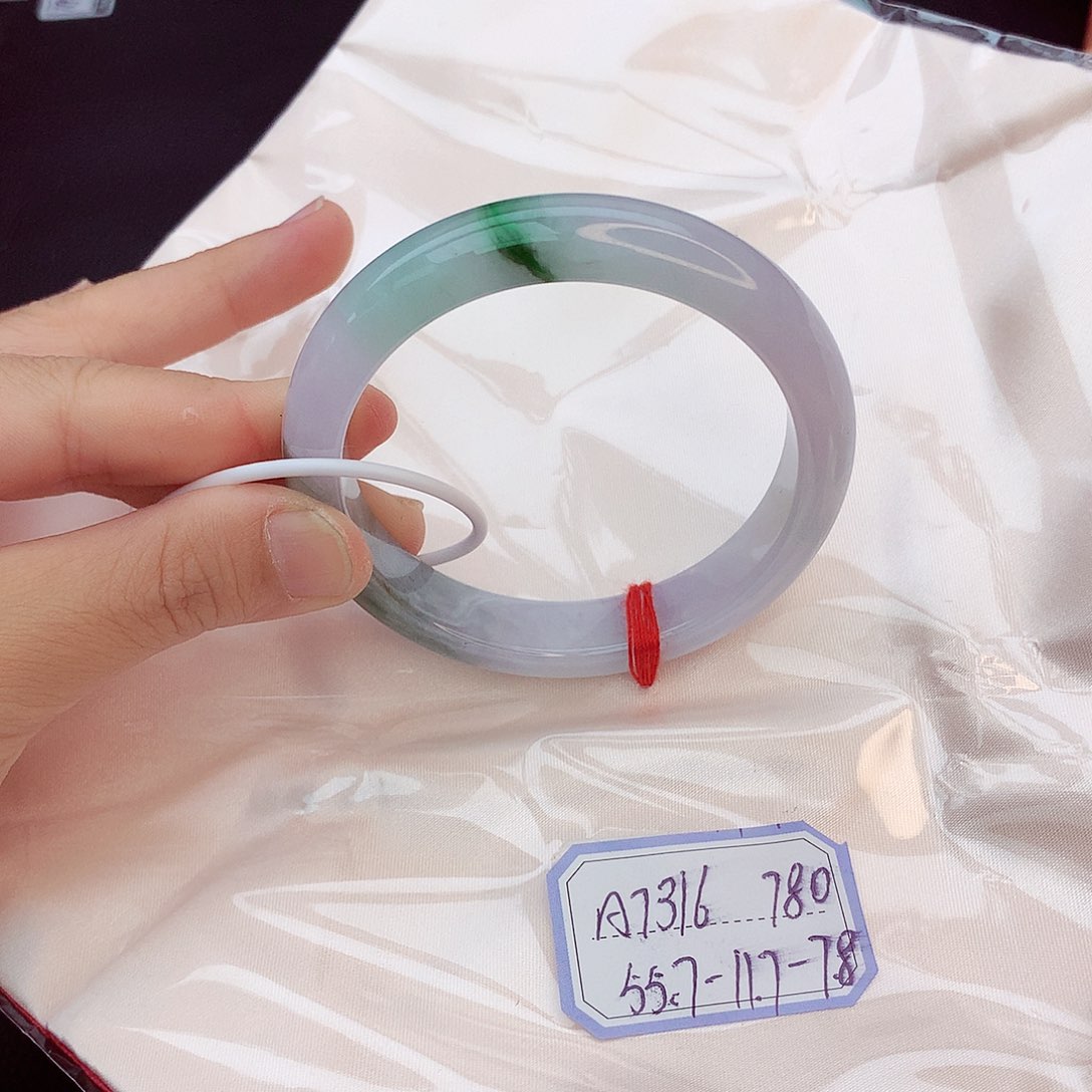 翡翠手镯未镶嵌翡翠