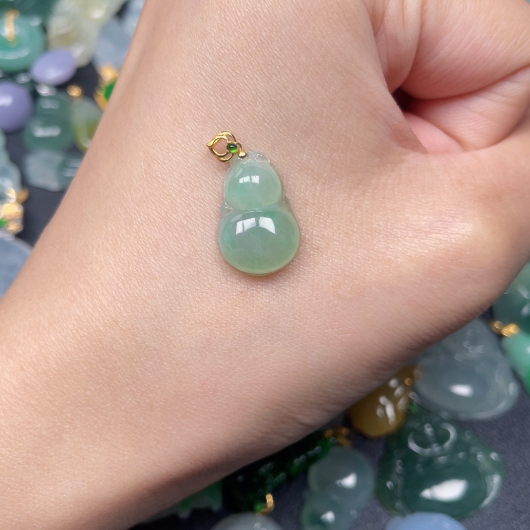 翡翠颈饰18K金镶嵌翡翠