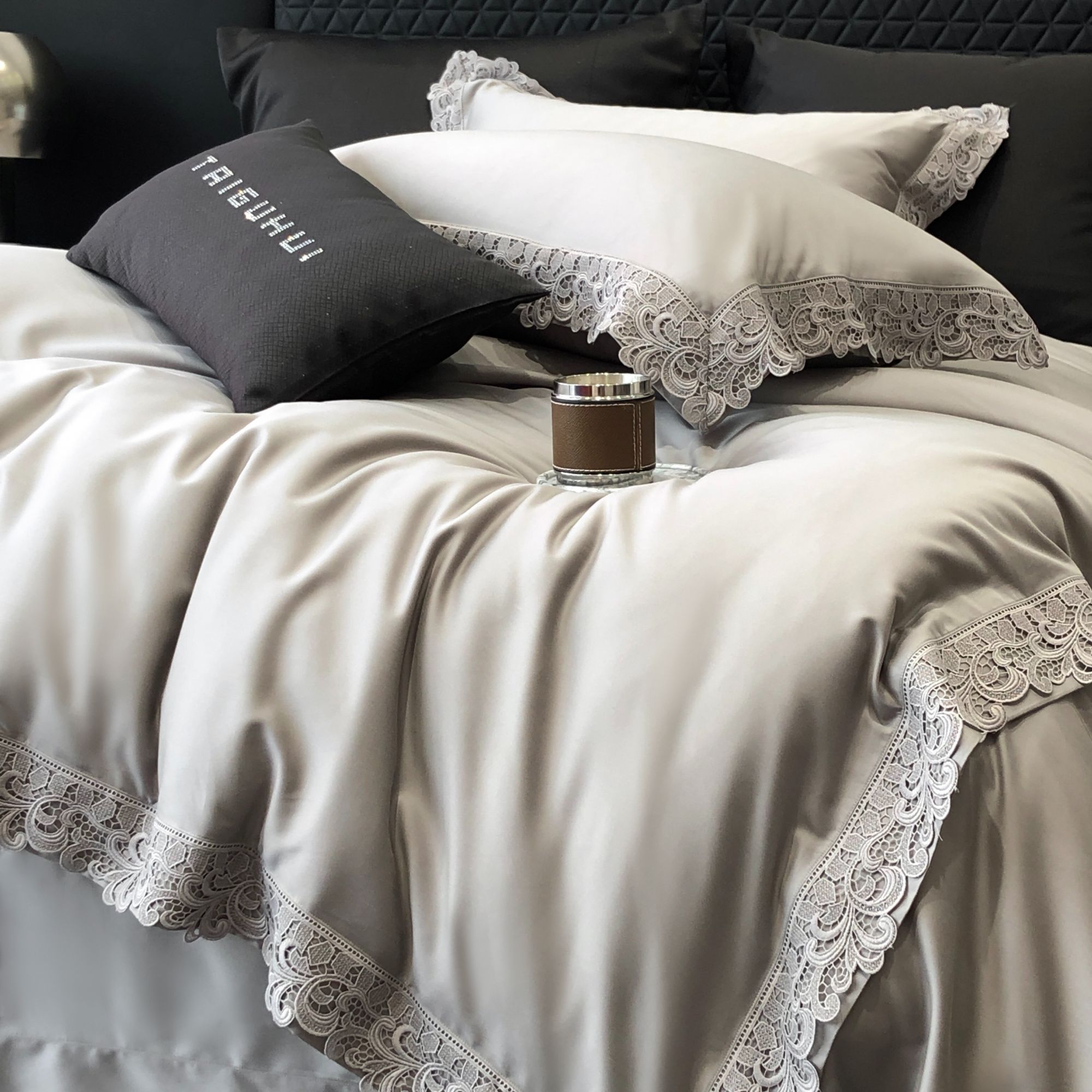 TaiKoo Hui【巴黎晨曦】轻奢天丝棉磨毛亲肤四件套简约时尚丝滑蕾丝