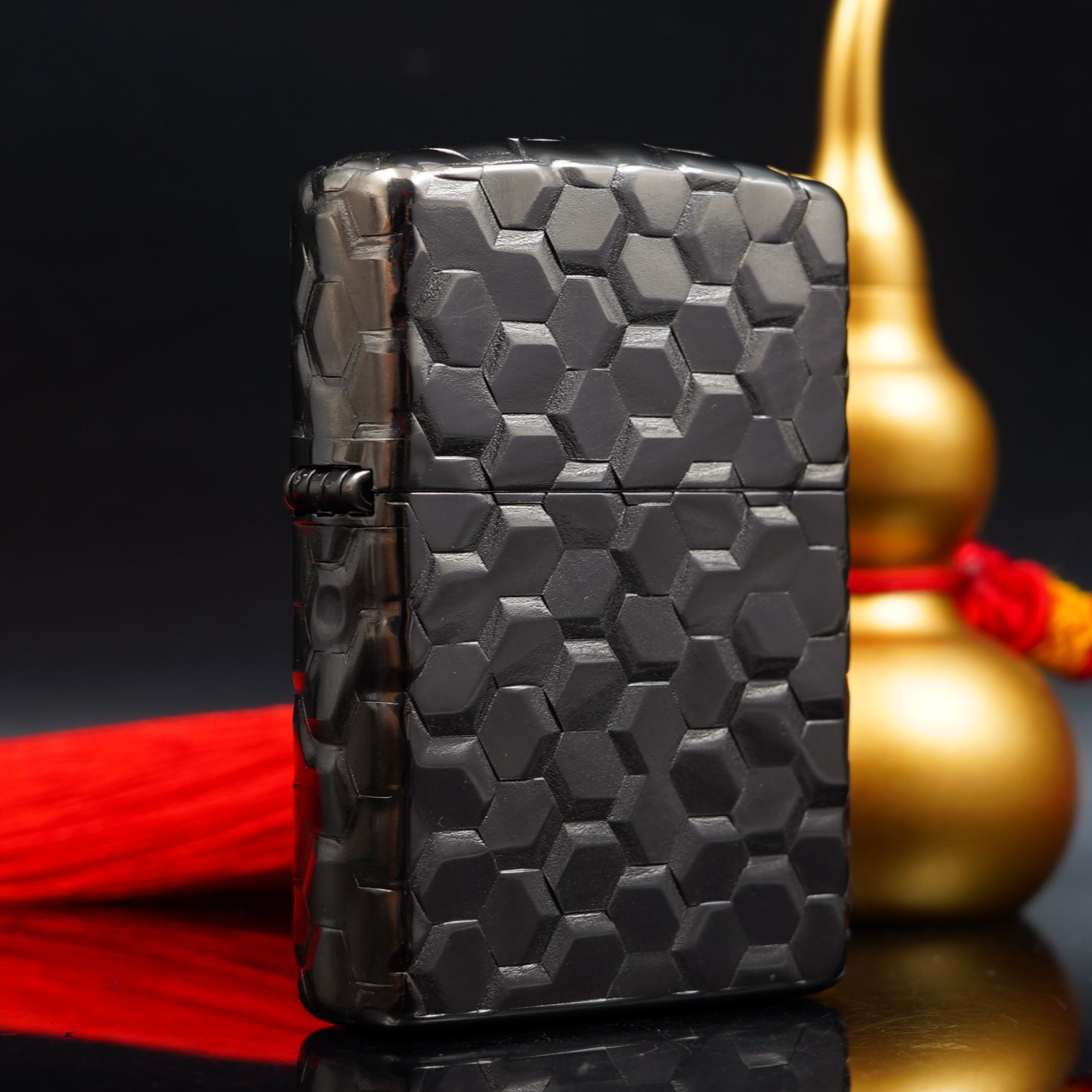 ZIPPO/之宝打火机  八面玲珑盔甲黑钛【小飞火机】DYJ1