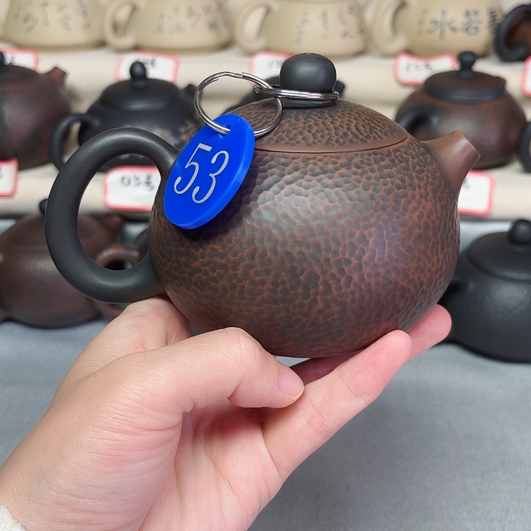 300毫升微微瑕纯手工锤纹西施壶