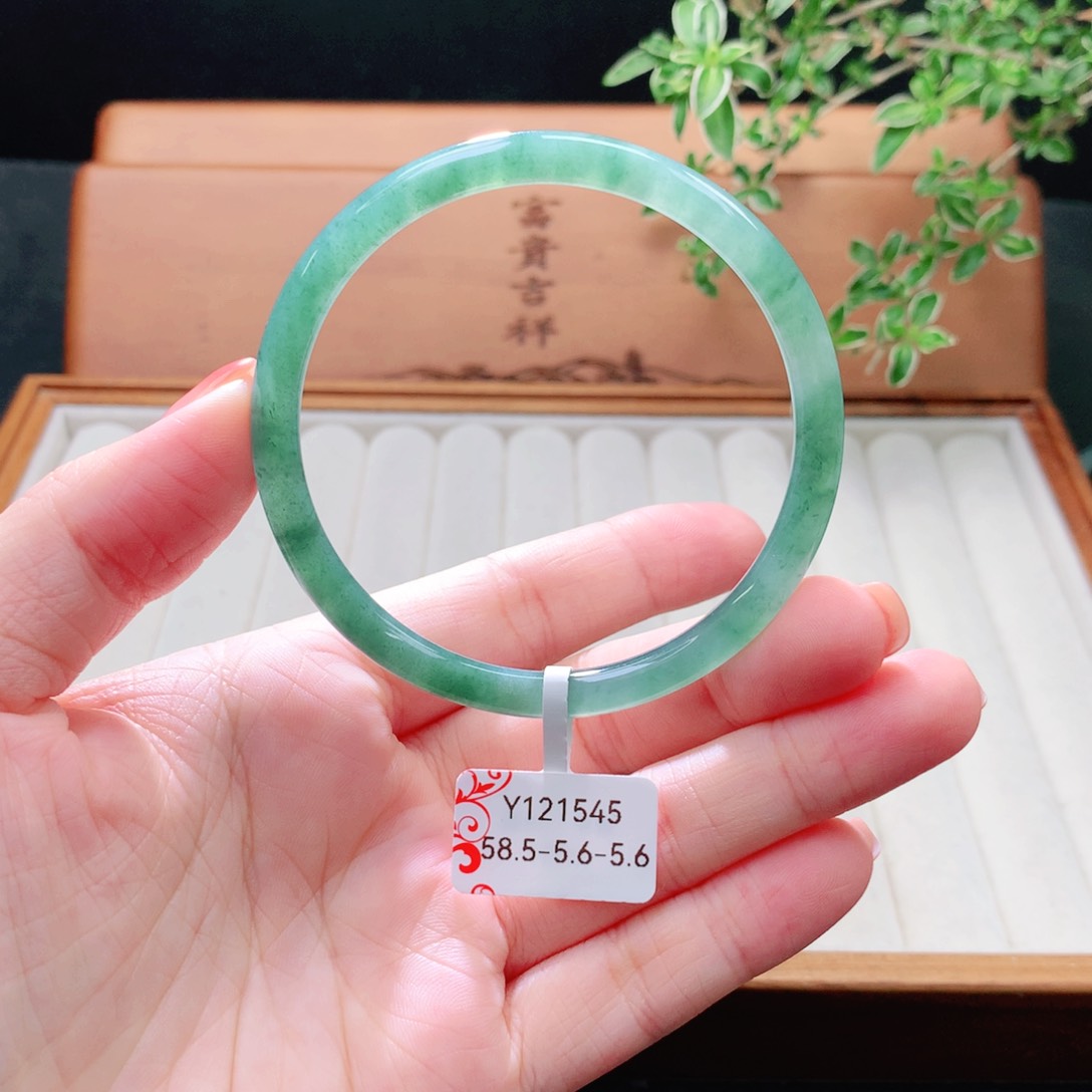 未镶嵌手镯（圆镯）翡翠