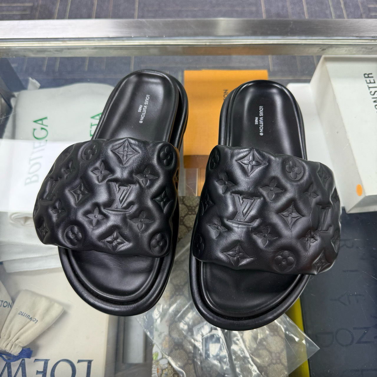 全新未使用 LouisVuitton/路易威登 浮雕魔术贴拖鞋 37码 WA0453