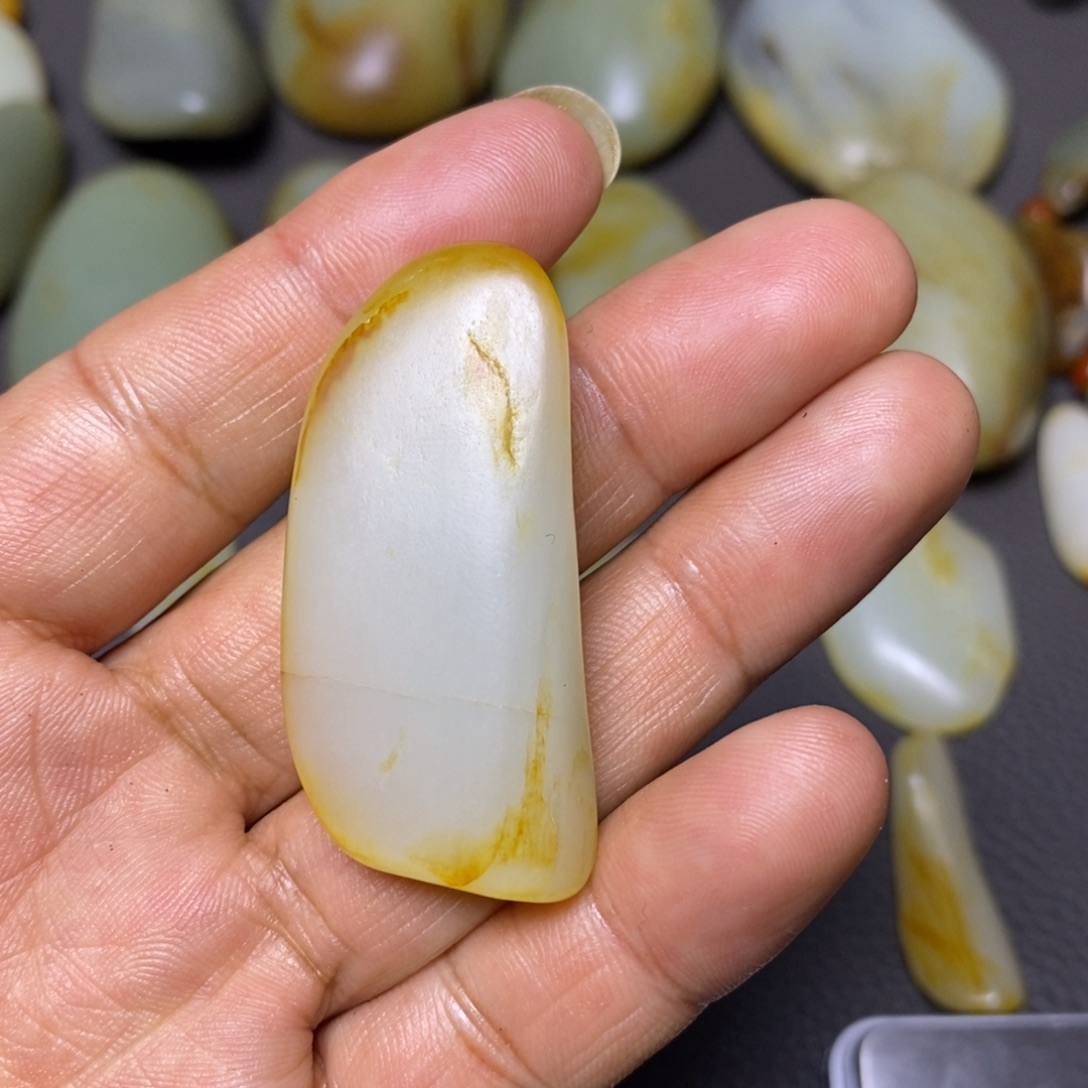 和田玉（糖玉）未镶嵌挂件