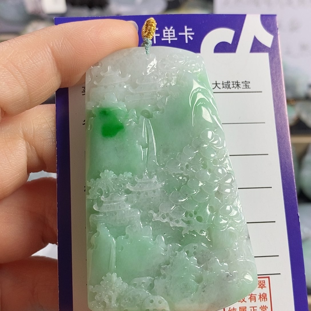 翡翠颈饰未镶嵌山水