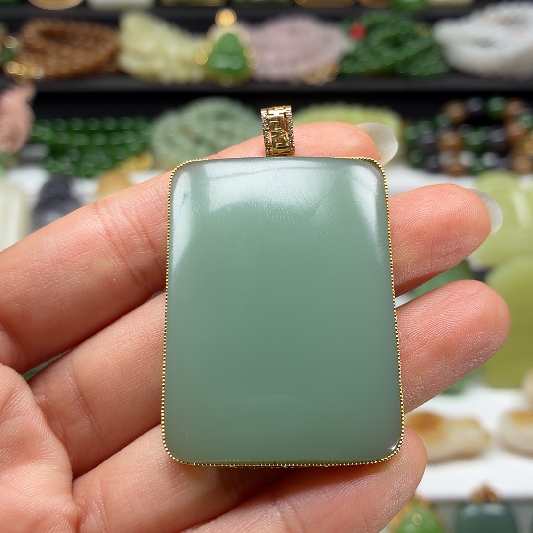 和田玉18K金镶嵌颈饰