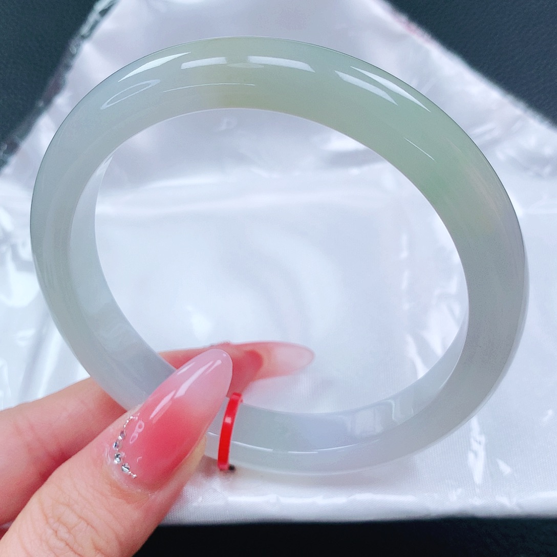 翡翠手镯未镶嵌60圈
