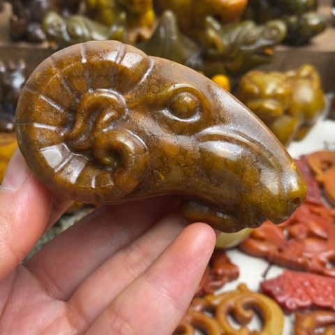 未镶嵌蛇纹石玉颈饰138