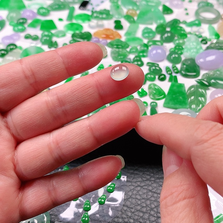 翡翠颈饰未镶嵌翡翠