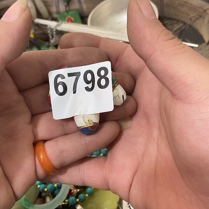 秀****伟前后的两个人都是我6798