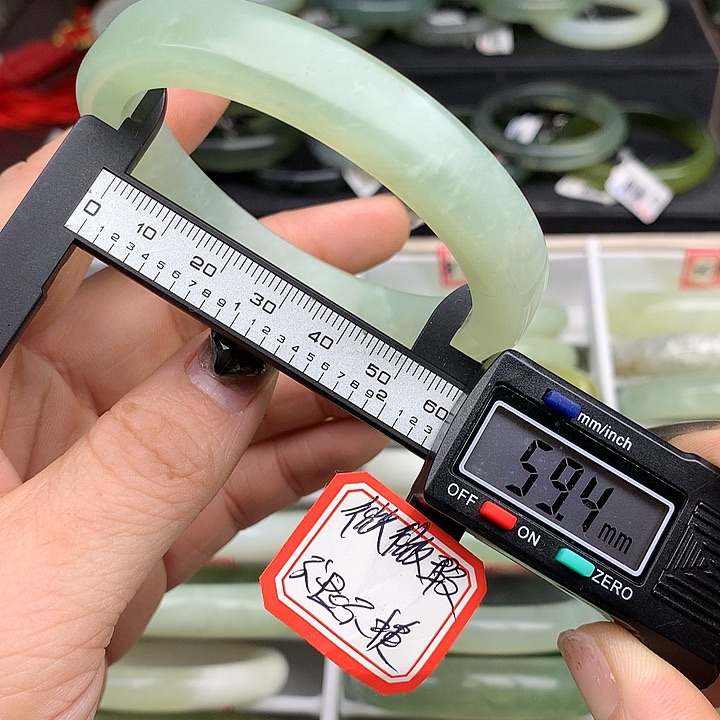 蛇纹石玉手镯未镶嵌851