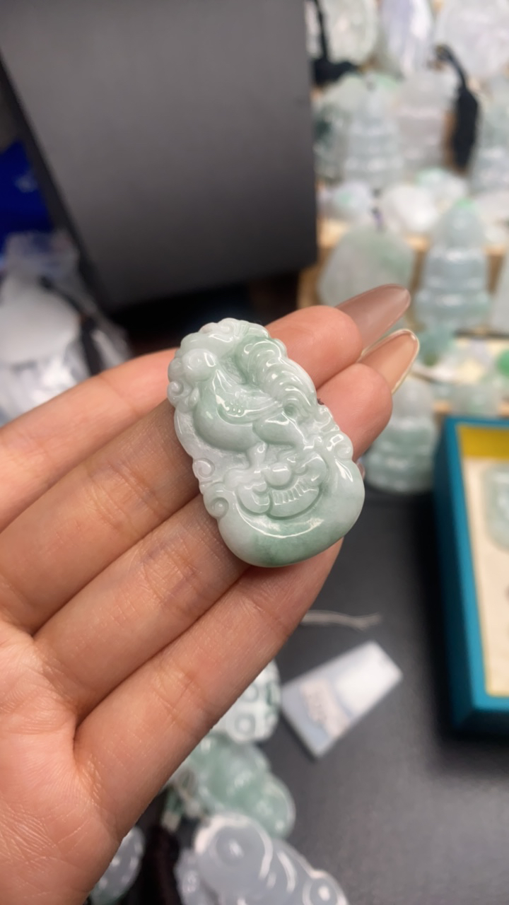 天然翡翠鸡牌吊坠