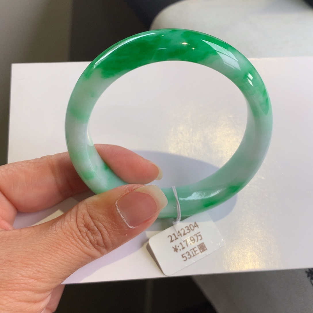 翡翠手镯未镶嵌辣阳绿正圈翡翠手镯53圈