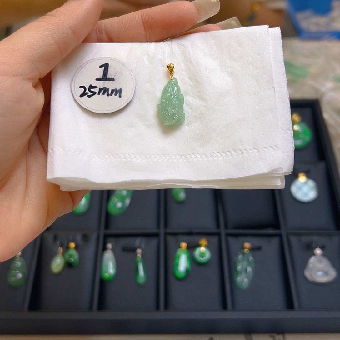 翡翠吊坠(不含链)18K金镶嵌翡翠