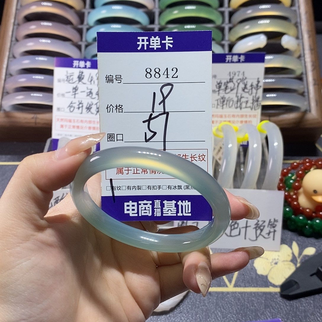 玛瑙/玉髓未镶嵌手镯8842