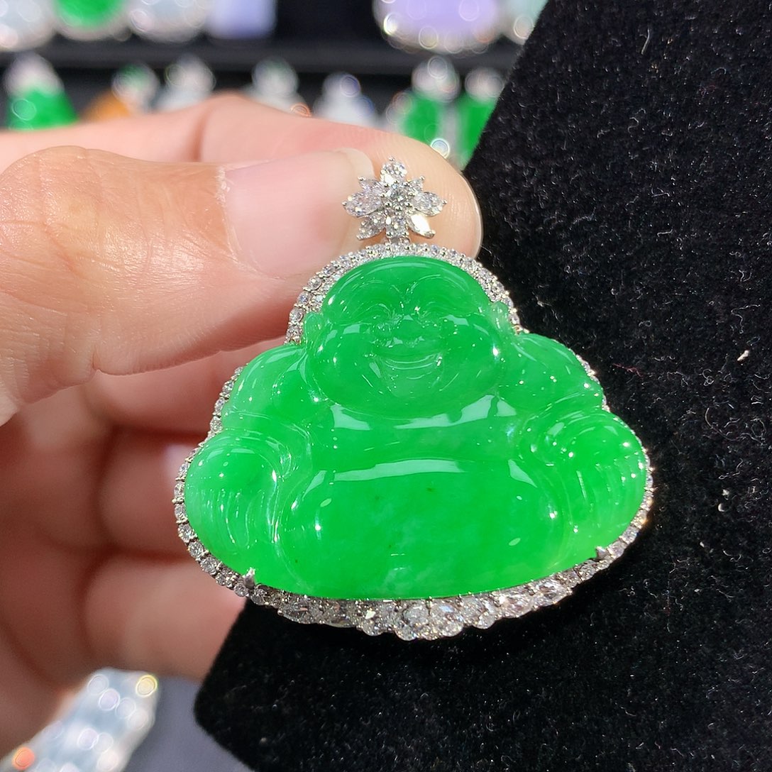 翡翠18K金镶嵌颈饰