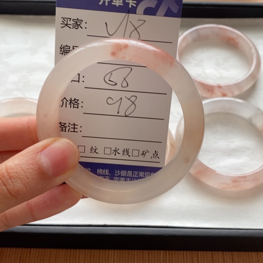 石英质玉手镯未镶嵌好**吖