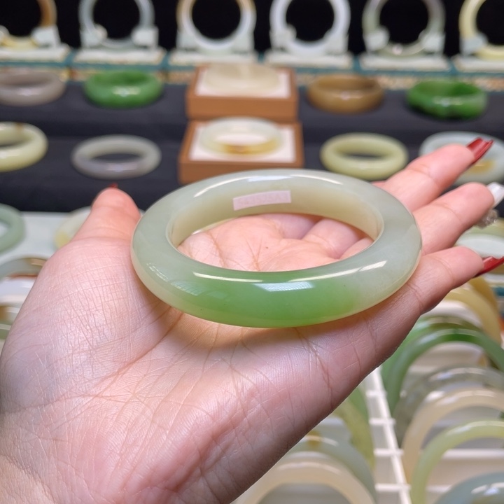 和田玉手镯未镶嵌54