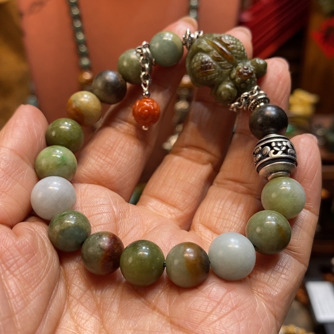 翡翠吊坠(赠链)未镶嵌